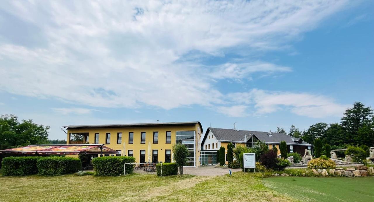 Jested Golf Restaurace A Penzion Svetla pod Jestedem Екстериор снимка