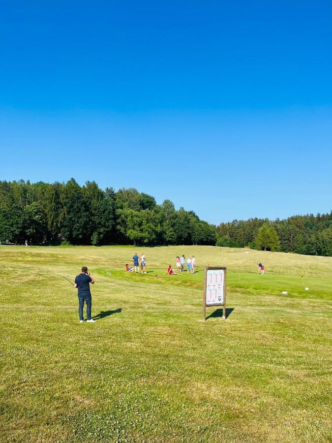 Jested Golf Restaurace A Penzion Svetla pod Jestedem Екстериор снимка